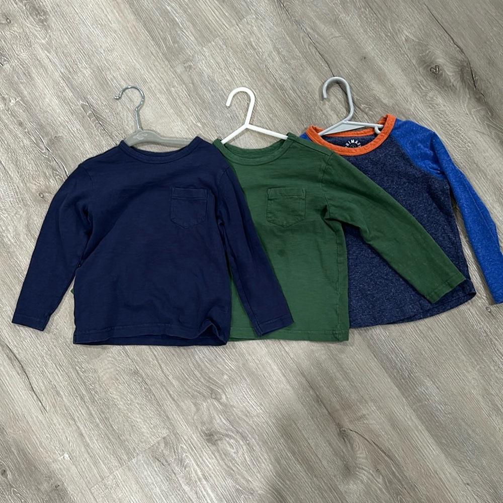 Primary pocket tee. Size 3.